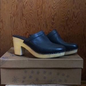 Free people black clogs